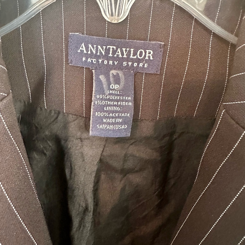 Ann Taylor - Black with White Stripes Women’s Blazer - brand new condition! 🖤 - Picture 3 of 6